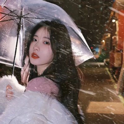 昂首挺胸